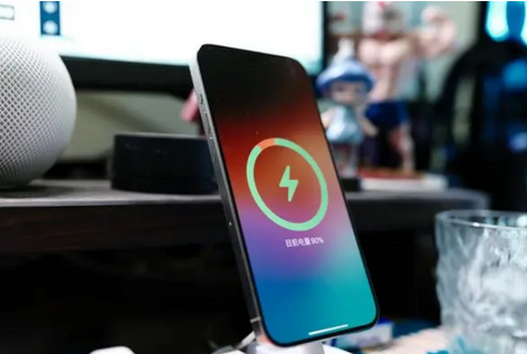 福鼎苹果15换屏服务分享用什么充电器给iPhone15充电更好 